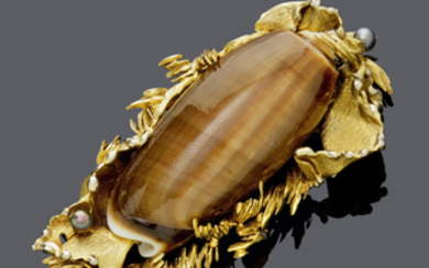 PEARL AND SHELL CLIP BROOCH, BY GILBERT ALBERT, ca. 1980.