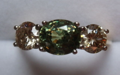 14 kt gold ring with demantoid garnet of 1.67 ct and 2 diamonds of 1.00 ct.