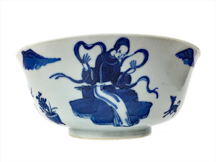 A 19TH CENTURY CHINESE BLUE AND WHITE CIRCULAR BOWL