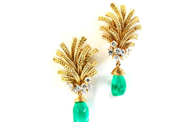 Cartier - 18 kt. - Earrings Emerald