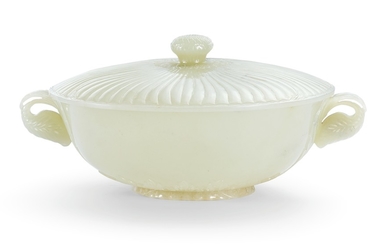 A MUGHAL WHITE JADE BOWL AND COVER 18TH CENTURY
