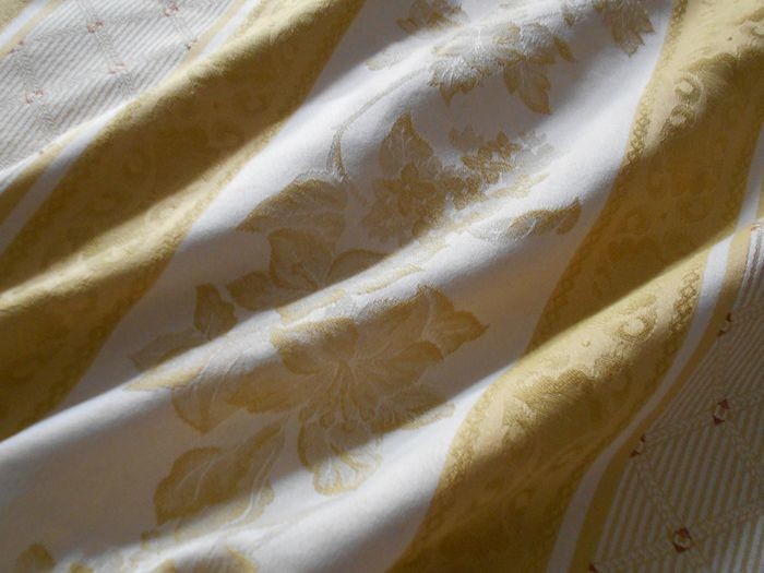 4.00x2.80 m Precious high-quality Jacquard Lampas fabric