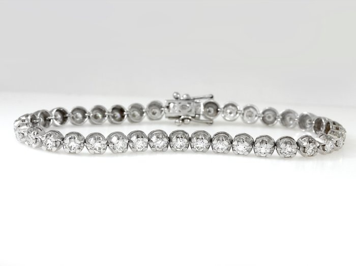 5.40 Tcw VVS1 Diamond Tennis Bracelet AIG Certified - 14 kt. White gold - Bracelet Diamond - Diamonds