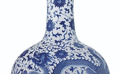 A VERY RARE LARGE BLUE AND WHITE ‘DRAGON AND LOTUS’ VASE, TIANQIUPING, QIANLONG SIX-CHARACTER SEAL MARK IN UNDERGLAZE BLUE AND OF THE PERIOD (1736-1795)