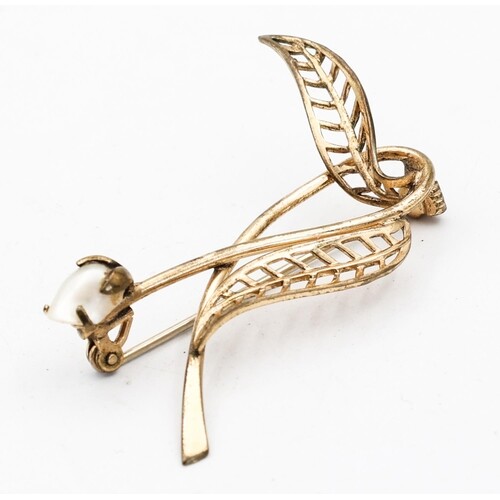 9 Carat Ladies Yellow Gold Brooch Leaf Motif Inset with Pear...