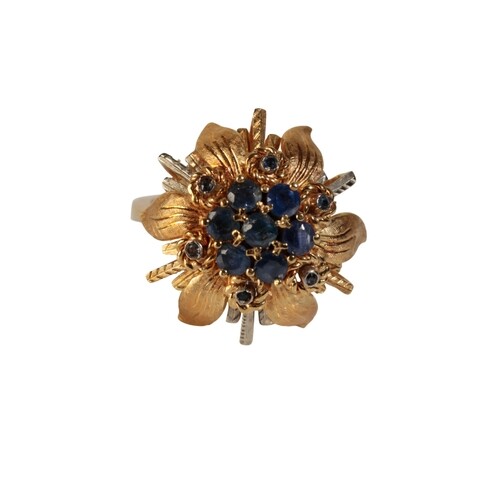 A 1960'S STYLE SAPPHIRE CLUSTER RING of raised flower form...