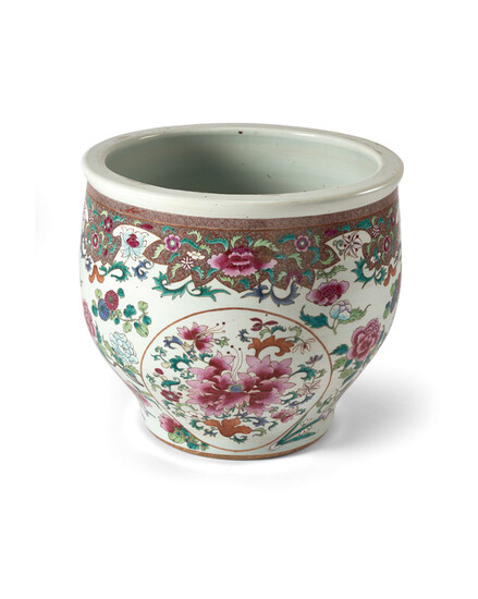 A CHINESE EXPORT FAMILLE ROSE PORCELAIN JARDINIERE