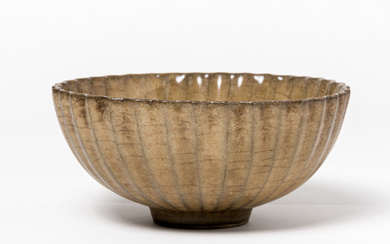 A CHINESE GREEN-BROWN GLAZED CERAMIC BOWL