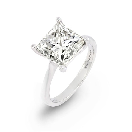 A CLASSIC 4 CLAW SOLITAIRE DIAMOND ENGAGEMENT RING A Classic...