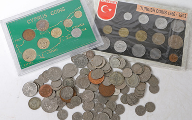 A COLLECTION OF COINAGE AND TWO COIN SETS (QTY).
