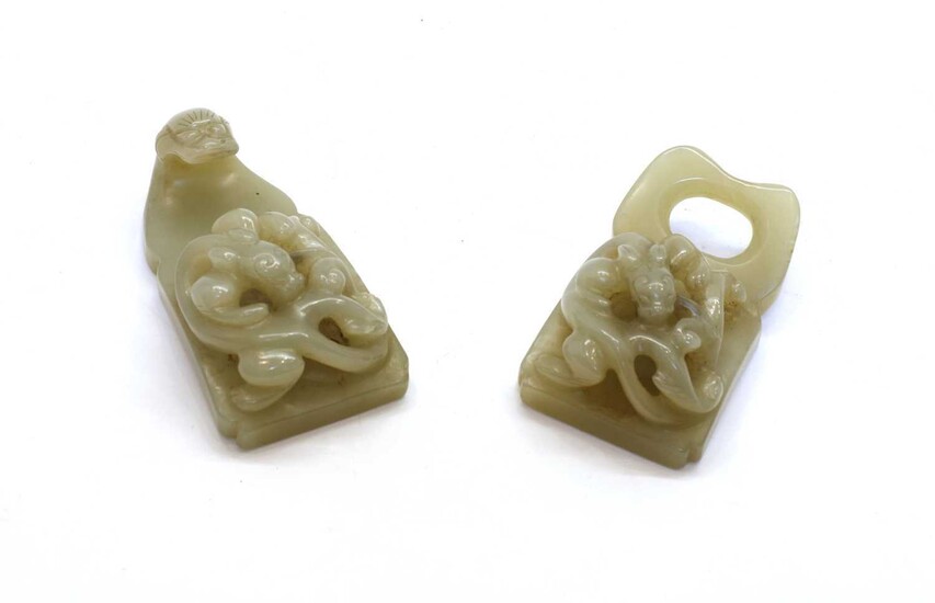 A Chinese jade two-part belt buckle