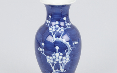 A Chinese vase, 20th century.