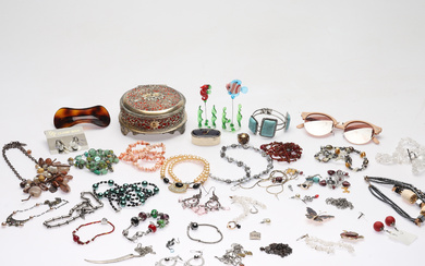 A Collection OF JEWELRY, i. a. Day Night.