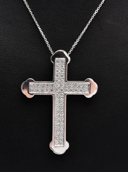 A DIAMOND CROSS PENDANT IN 18CT WHITE GOLD, TOTAL LENGTH OF THE CROSS 49MM, 14.4GMS