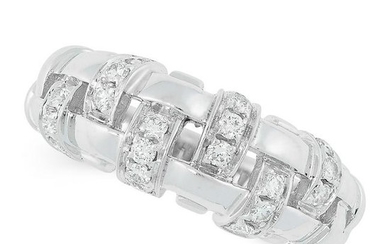 A DIAMOND DRESS RING, TIFFANY & CO 2002 in 18ct white