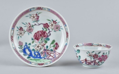 A FINE CHINESE FAMILLE ROSE TEA BOWL AND SAUCER DECORATED WITH FLOWERS (2) - Porcelain - China - Yongzheng (1723-1735)