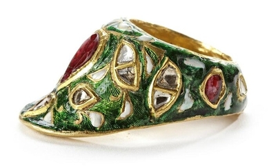 A GEM-SET AND ENAMELLED GOLD ARCHER'S RING, NORTH INDIA, CIRCA 18TH CENTURY