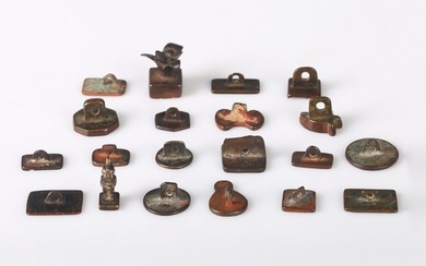 A GROUP OF TWENTY CHINESE ARCHAIC BRONZE SEALS