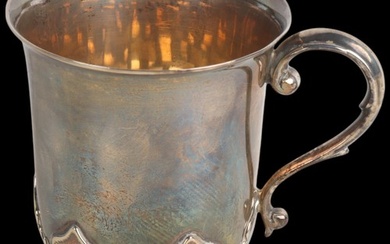 A George V silver christening mug, Goldsmiths & Silversmiths...