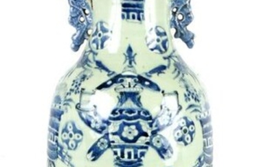 A LARGE 18TH/19TH CENTURY CHINESE CELADON AND