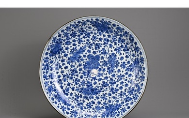 A LARGE CHINESE BLUE AND WHITE PORCELAIN DISH, 18TH CENTURY....