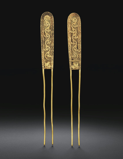 A PAIR OF GOLD FILIGREE HAIRPINS, 10TH-13TH CENTURY OR LATER
