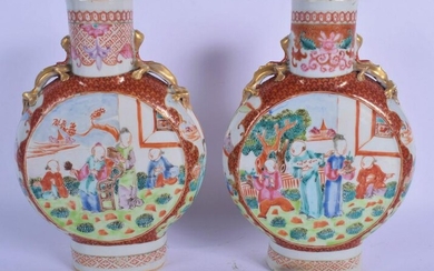 A PAIR OF LATE 18TH CENTURY CHINESE FAMILLE ROSE