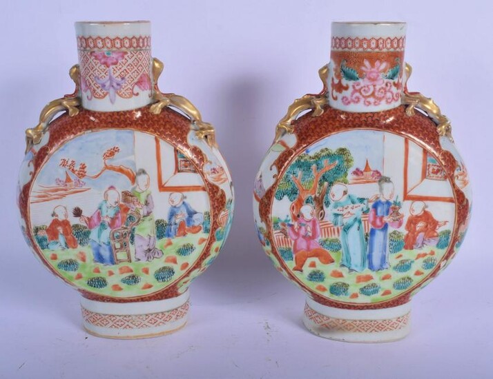 A PAIR OF LATE 18TH CENTURY CHINESE FAMILLE ROSE