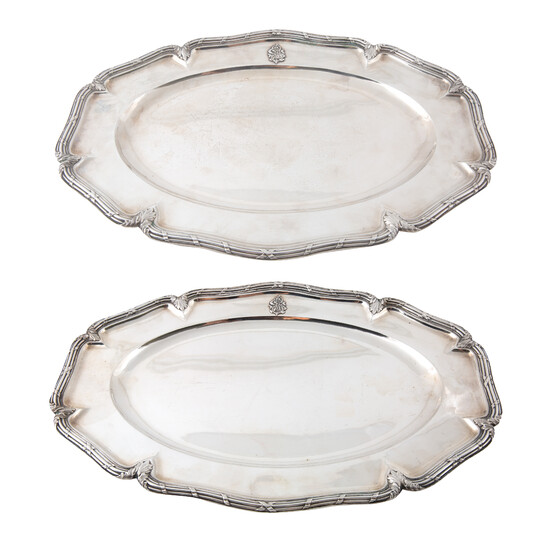 A PAIR OF RUSSIAN SILVER TRAYS, WORKMASTER A. RIEDEL, MOSCOW, 1896-1898