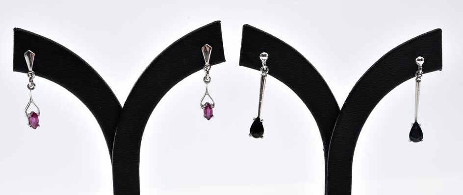 A PAIR OF SAPPHIRE DROP EARRINGS IN STERLING SILVER, TOGETHER WITH A PAIR OF RUBY DROP EARRINGS IN 9CT WHITE GOLD