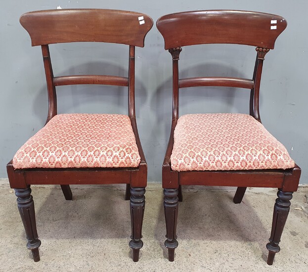 A PAIR OF VICTORIAN MAHOGANY RAIL BACK SIDE CHAIRS