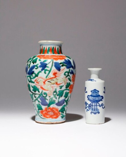 A SMALL CHINESE WUCAI VASE AND A SMALL BLUE AND...