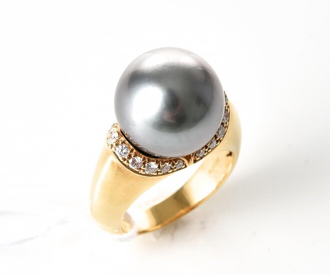 A TAHITIAN PEARL AND DIAMOND DRESS RING IN 18CT GOLD BY AUTORE, FEATURING A ROUND PEARL OF 13MM WITHIN DIAMOND SURROUND TOTALLING 0....