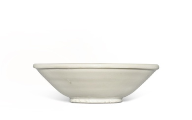 A 'Xing' white-glazed bowl, Tang dynasty / Five dynasties | 唐 / 五代 邢窰白釉笠式盌