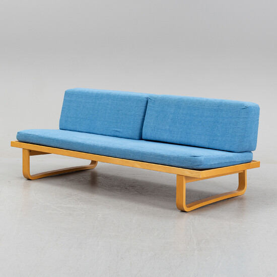 A beech daybed/sofa, late 20th 20th Century.