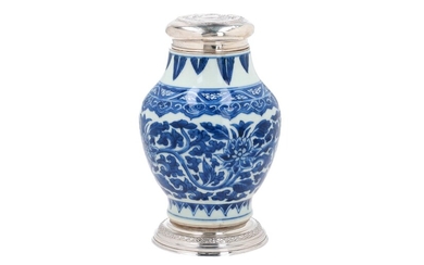 (-), A blue and white porcelain jar with...