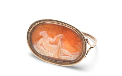 A hardstone cameo ring of a nude, 18th-19th century