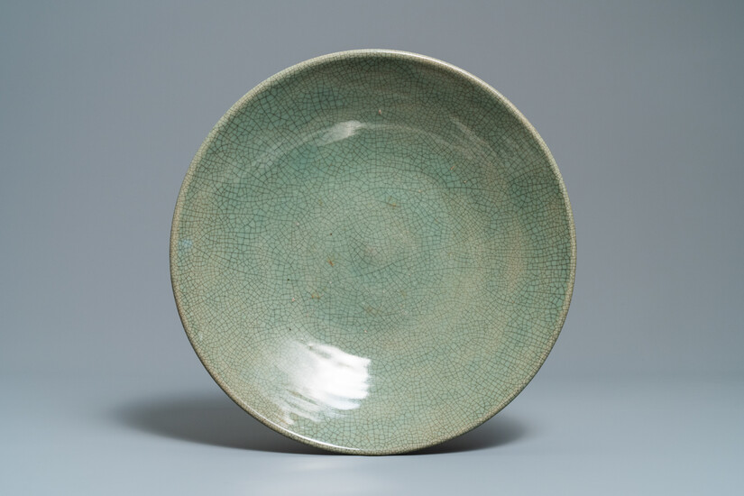 A large Chinese 'ge'-type dish, 19th C.
