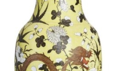A large Chinese porcelain Dayazhai-style vase, late...