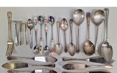 A mixed lot of vintage & antique cutlery & tableware. To inc...