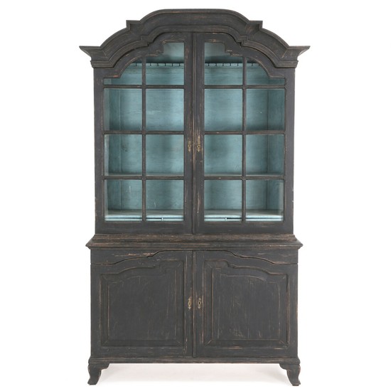 A painted Swedish Baroque display cabinet. Ca. 1740. H. 240 cm. W. 138 cm. D. 48 cm.