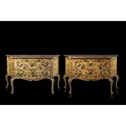 A pair of 18th-century Piedmont lacquered wooden commodes (cm 126x84x43) (defects, restorations, restorations to the pictorial decoration)