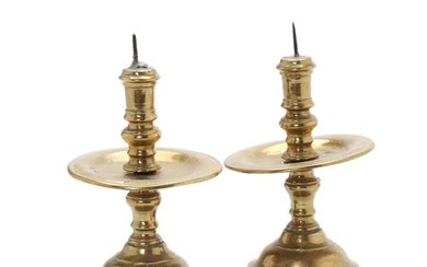 A pair of Flemish 17th-18th century brass candlesticks. H. 17 cm. (2)