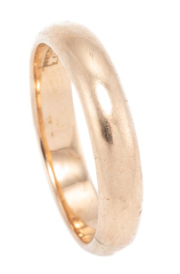 AN ANTIQUE AUSTRALIAN 15CT GOLD WEDDING BAND; 4mm wide half round band, with 15ct hallmarks, size O, wt. 4.79g.