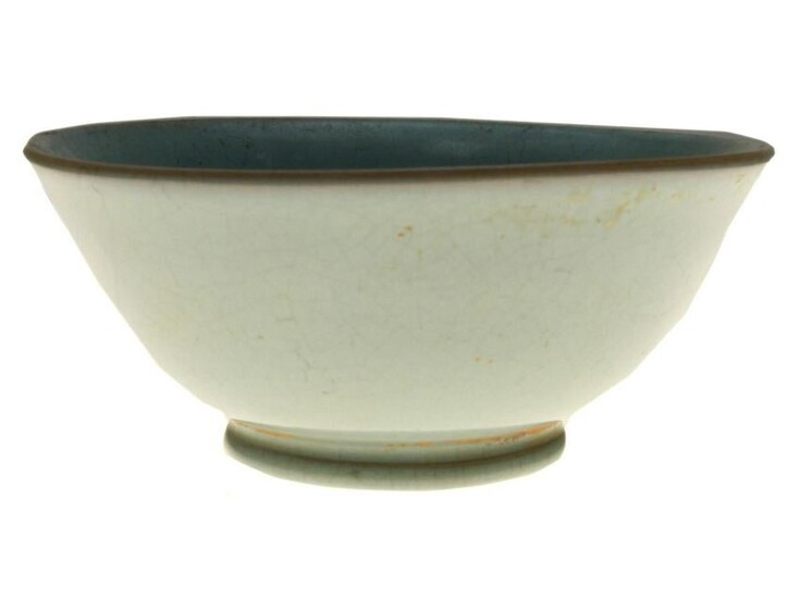 AN ANTIQUE CHINESE CELADON-GLAZED BOWL