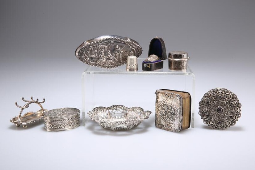 A GROUP OF SILVER, including an Edwardian dressing