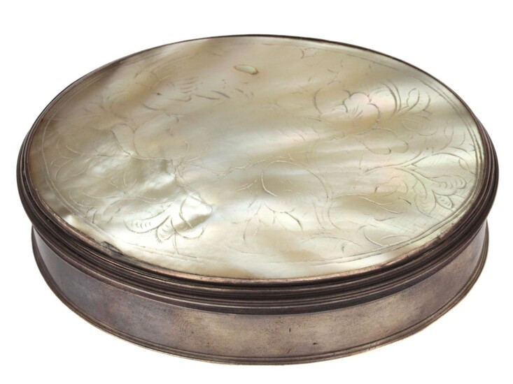AN OVAL SNUFF BOX WITH MOTHER OF PEARL LID 19TH C
