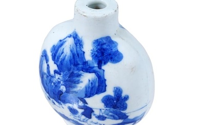 ANTIQUE CHINESE BLUE WHITE PORCELAIN SNUFF BOTTLE