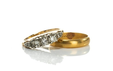 ANTIQUE GOLD AND DIAMOND RING & WEDDING BAND, 6g