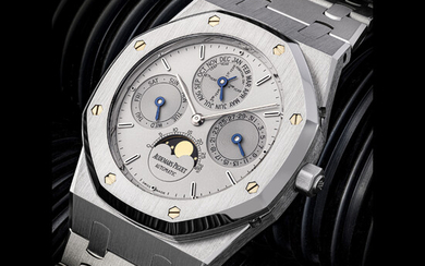 AUDEMARS PIGUET. A RARE STAINLESS STEEL AUTOMATIC PERPETUAL CALENDAR WRISTWATCH WITH MOON PHASES, LEAP YEAR INDICATION AND BRACELET ROYAL OAK QUANTIEME PERPETUAL MODEL, REF. 25820ST